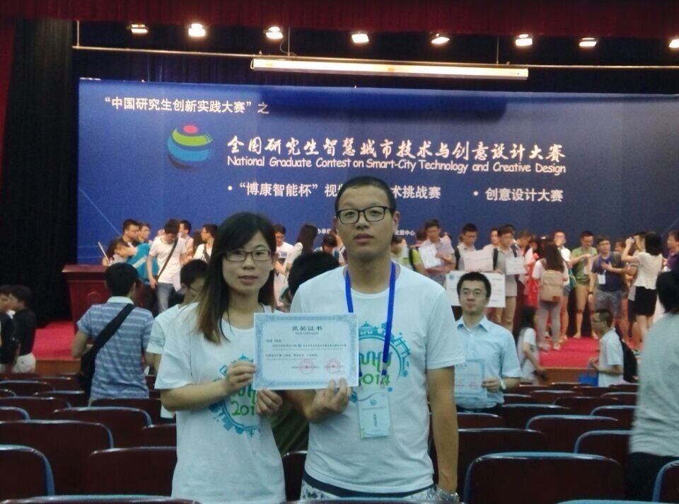 李登峰(右)、李海彩(左) 李登峰(右)、李海彩(左)