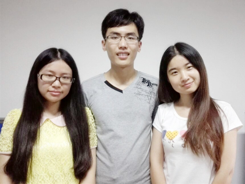 江京亚(右)、刘晴、林青合影 江京亚(右)、刘晴、林青合影